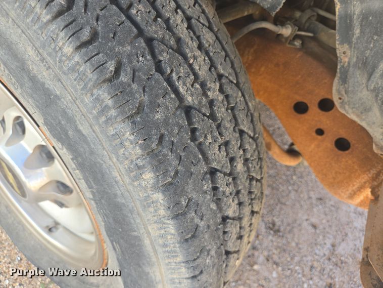 image for item EJ3044 2000 Chevrolet C2500 pickup truck