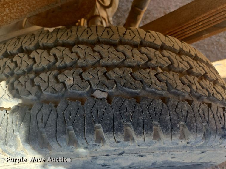 image for item EJ3044 2000 Chevrolet C2500 pickup truck