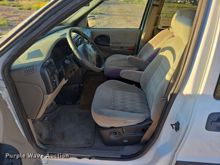 image for item EJ3049 2002 Chevrolet  Venture van