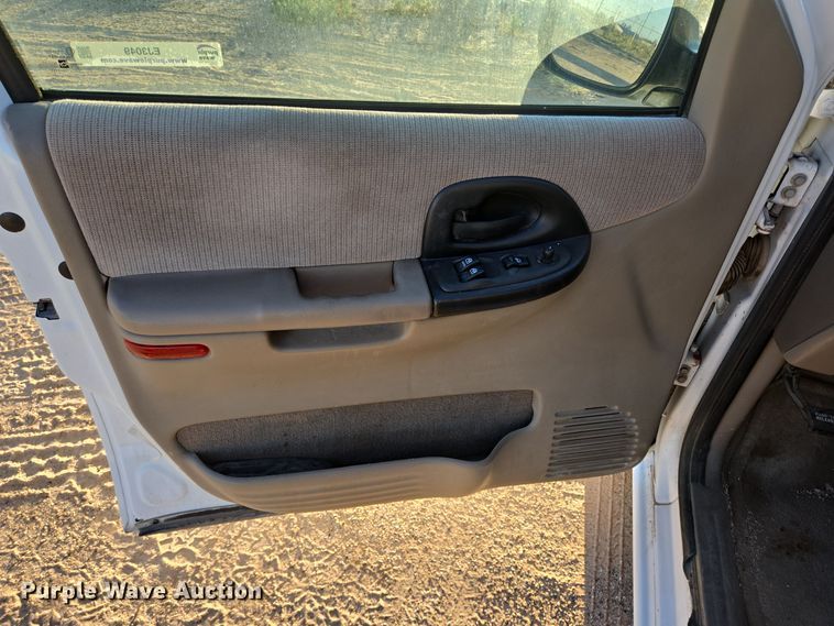 image for item EJ3049 2002 Chevrolet  Venture van