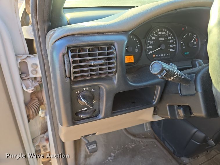 image for item EJ3049 2002 Chevrolet  Venture van