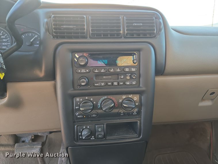 image for item EJ3049 2002 Chevrolet  Venture van