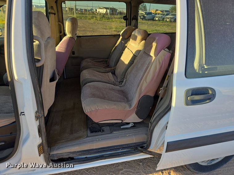 image for item EJ3049 2002 Chevrolet  Venture van