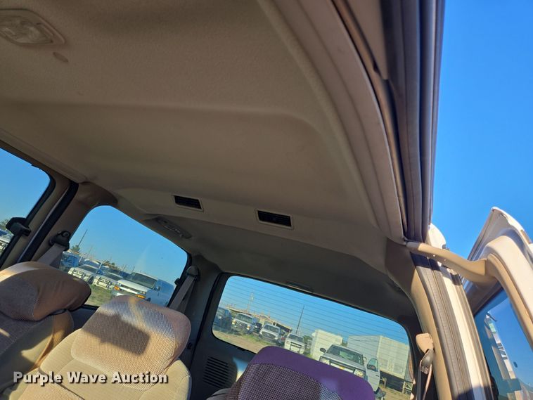 image for item EJ3049 2002 Chevrolet  Venture van