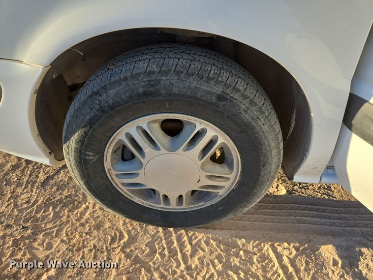 image for item EJ3049 2002 Chevrolet  Venture van