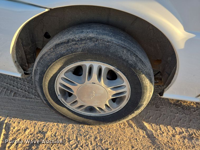 image for item EJ3049 2002 Chevrolet  Venture van