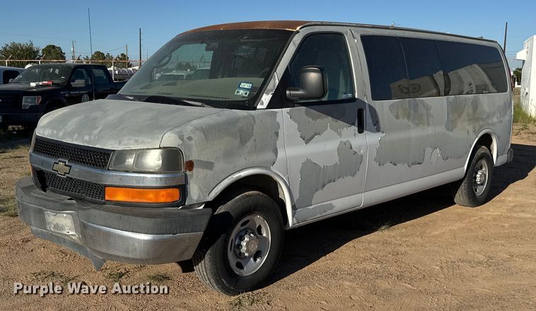 image for item EJ3052 2007 Chevrolet  Express 3500 van