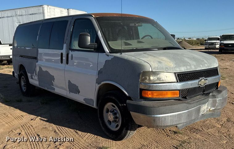image for item EJ3052 2007 Chevrolet  Express 3500 van
