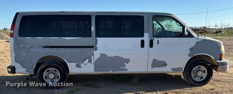 image for item EJ3052 2007 Chevrolet  Express 3500 van