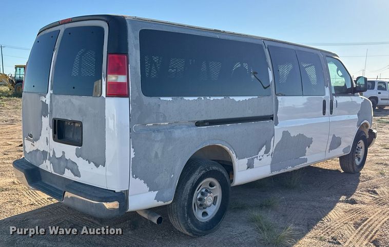 image for item EJ3052 2007 Chevrolet  Express 3500 van