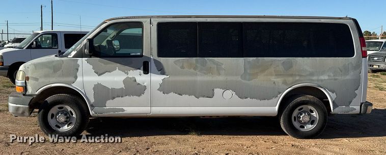 image for item EJ3052 2007 Chevrolet  Express 3500 van