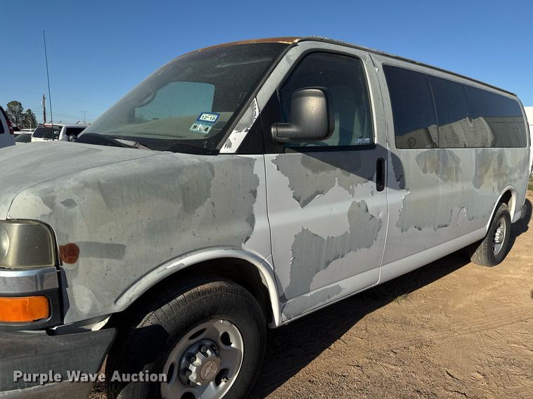 image for item EJ3052 2007 Chevrolet  Express 3500 van