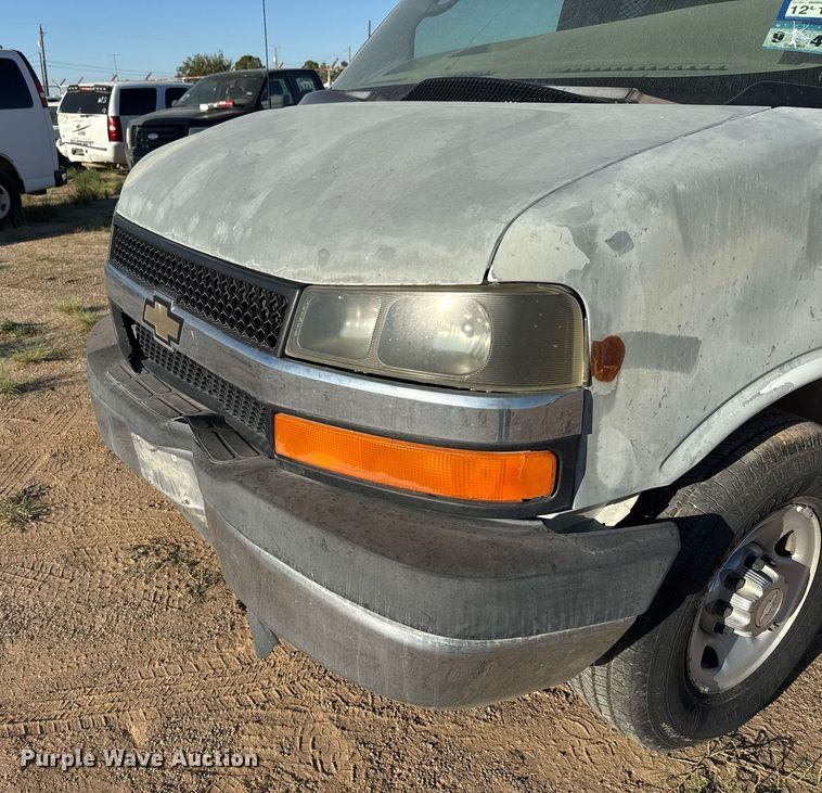 image for item EJ3052 2007 Chevrolet  Express 3500 van