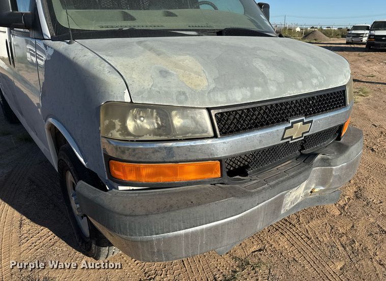 image for item EJ3052 2007 Chevrolet  Express 3500 van