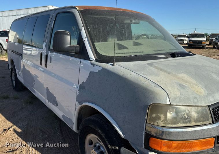 image for item EJ3052 2007 Chevrolet  Express 3500 van