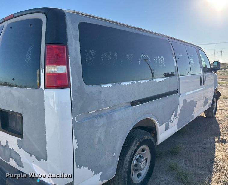 image for item EJ3052 2007 Chevrolet  Express 3500 van