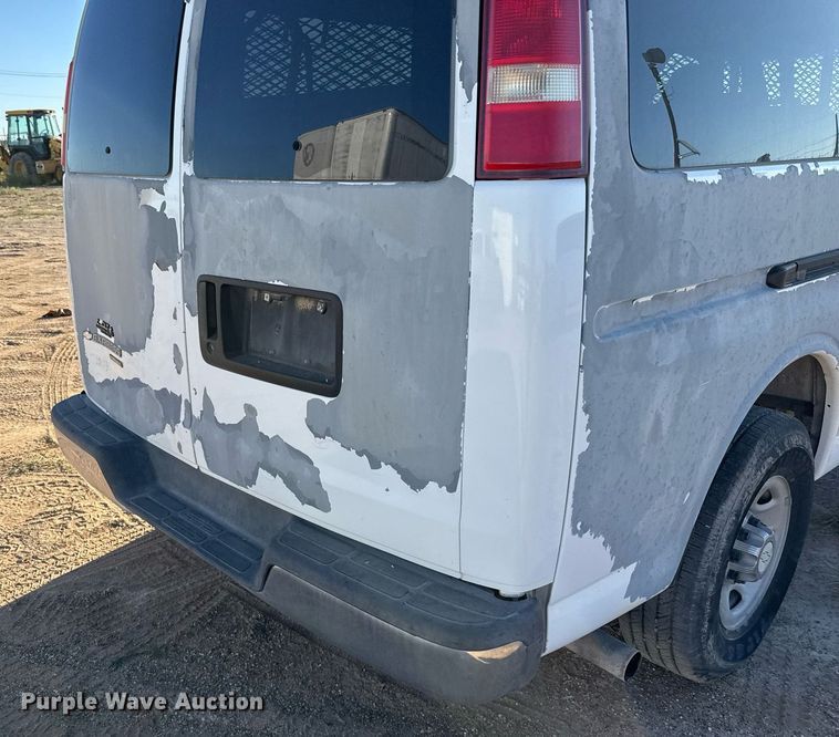 image for item EJ3052 2007 Chevrolet  Express 3500 van