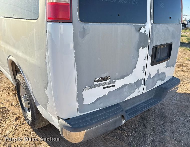 image for item EJ3052 2007 Chevrolet  Express 3500 van