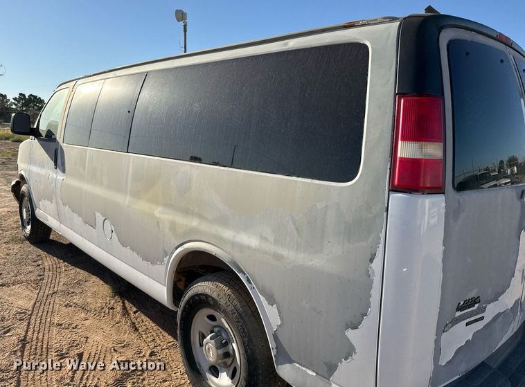 image for item EJ3052 2007 Chevrolet  Express 3500 van