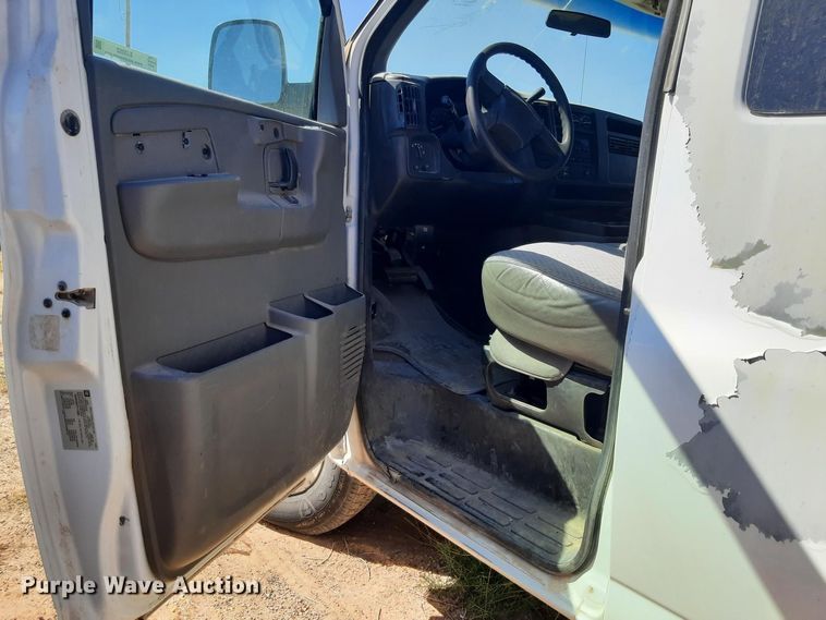 image for item EJ3052 2007 Chevrolet  Express 3500 van