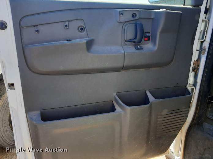 image for item EJ3052 2007 Chevrolet  Express 3500 van