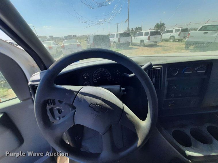 image for item EJ3052 2007 Chevrolet  Express 3500 van