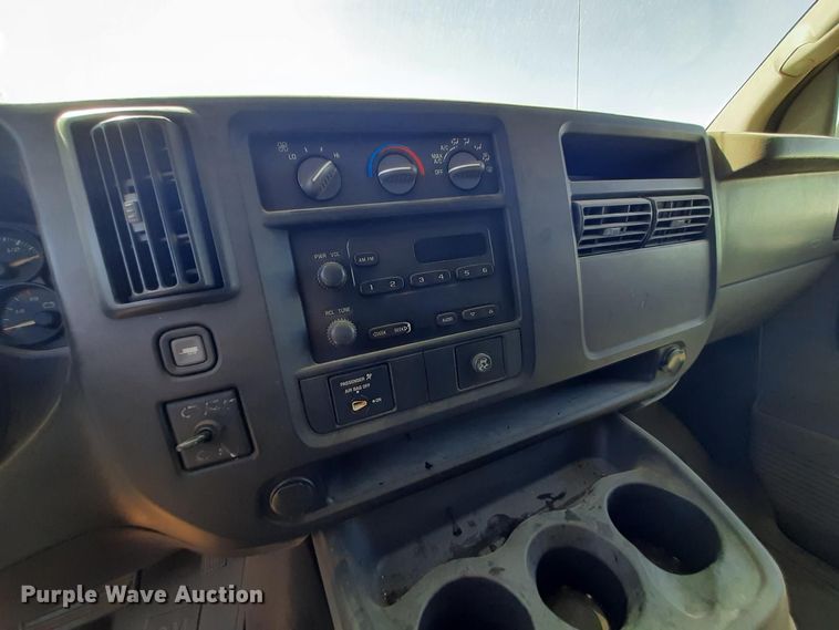 image for item EJ3052 2007 Chevrolet  Express 3500 van