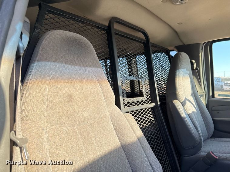 image for item EJ3052 2007 Chevrolet  Express 3500 van