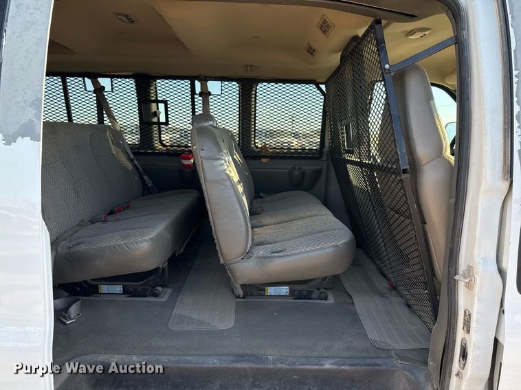 image for item EJ3052 2007 Chevrolet  Express 3500 van