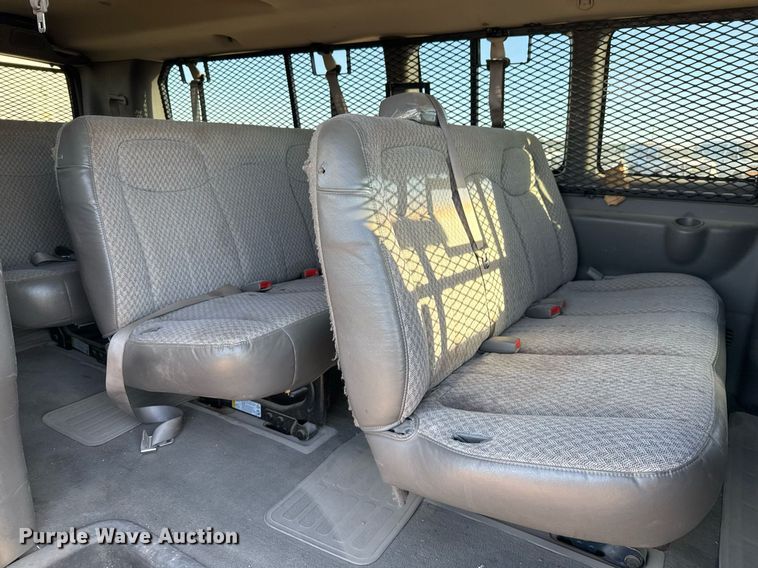 image for item EJ3052 2007 Chevrolet  Express 3500 van