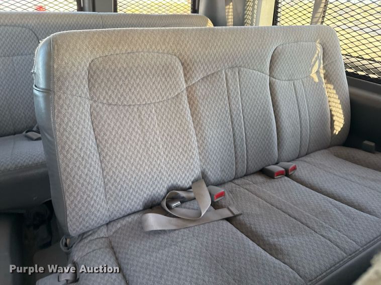 image for item EJ3052 2007 Chevrolet  Express 3500 van