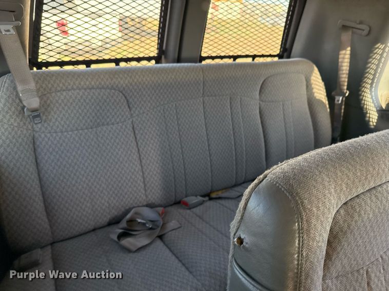 image for item EJ3052 2007 Chevrolet  Express 3500 van