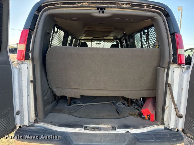image for item EJ3052 2007 Chevrolet  Express 3500 van