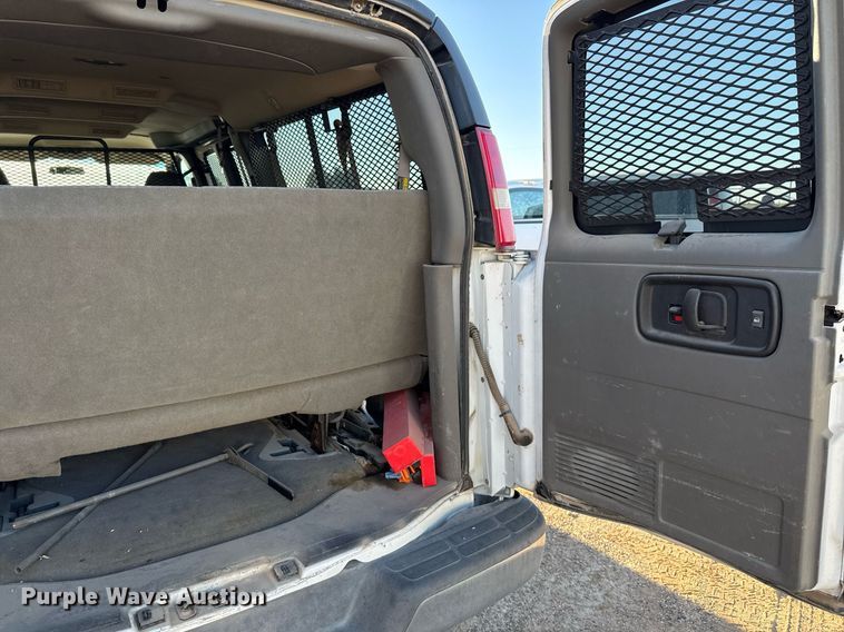 image for item EJ3052 2007 Chevrolet  Express 3500 van