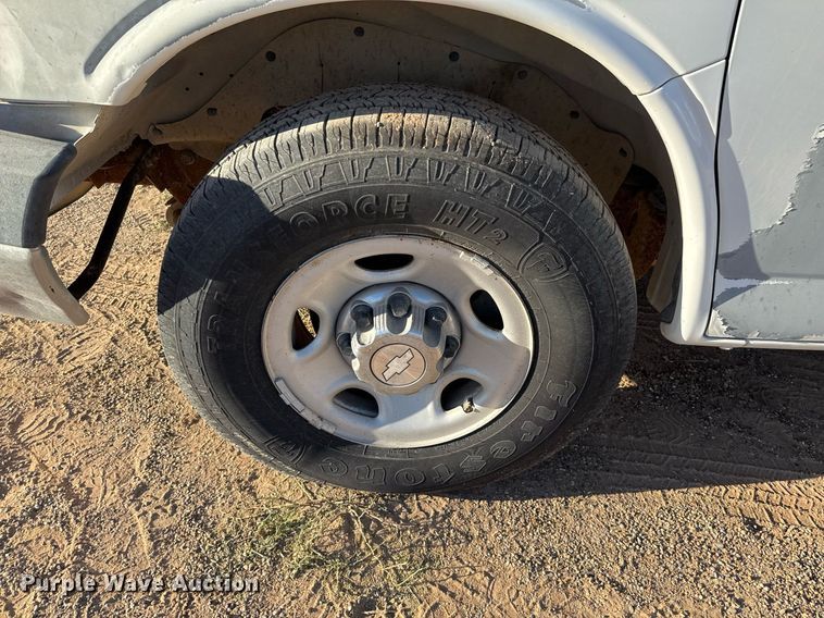 image for item EJ3052 2007 Chevrolet  Express 3500 van