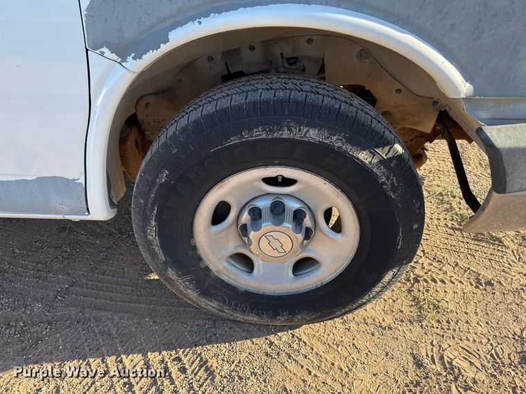 image for item EJ3052 2007 Chevrolet  Express 3500 van