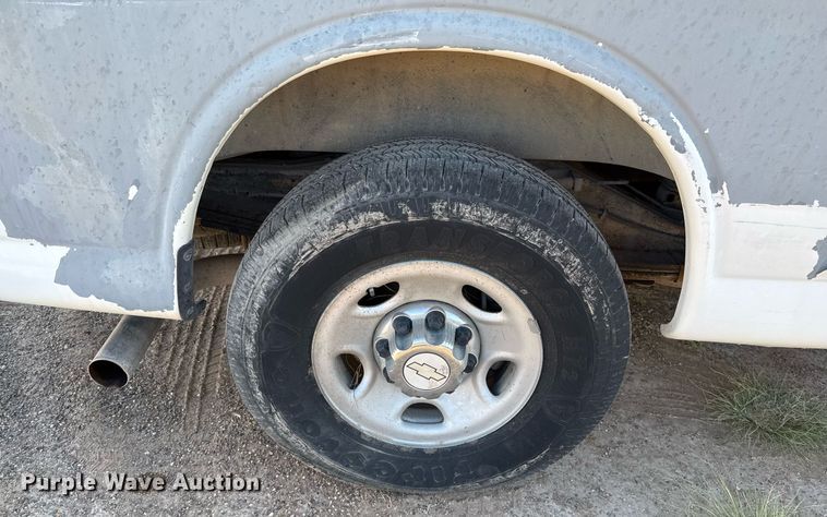 image for item EJ3052 2007 Chevrolet  Express 3500 van