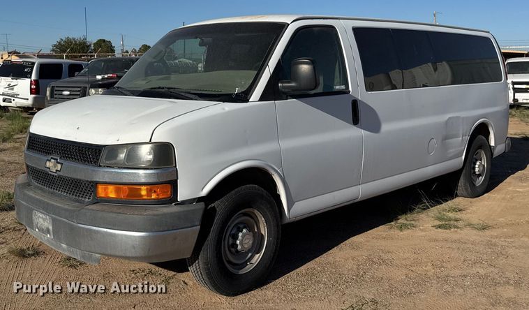 image for item EJ3053 2007 Chevrolet  Express 3500 van