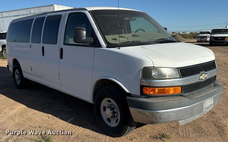image for item EJ3053 2007 Chevrolet  Express 3500 van