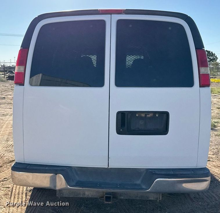 image for item EJ3053 2007 Chevrolet  Express 3500 van