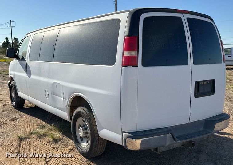 image for item EJ3053 2007 Chevrolet  Express 3500 van