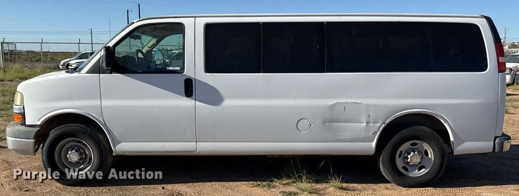 image for item EJ3053 2007 Chevrolet  Express 3500 van