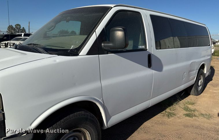 image for item EJ3053 2007 Chevrolet  Express 3500 van