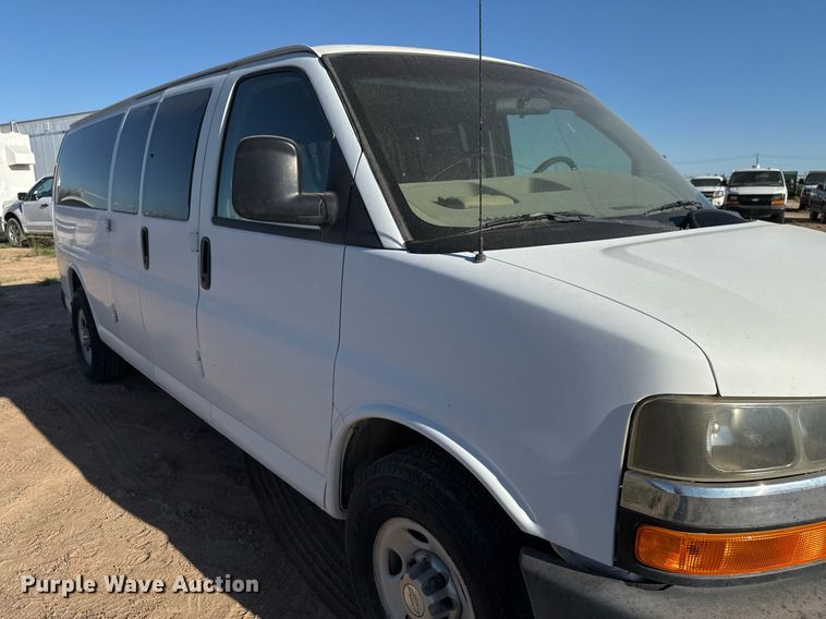 image for item EJ3053 2007 Chevrolet  Express 3500 van