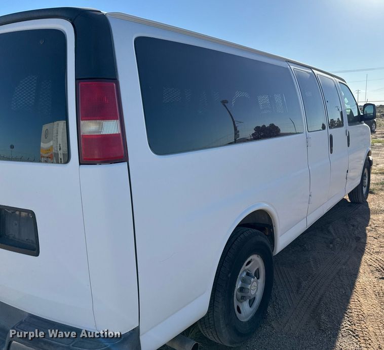 image for item EJ3053 2007 Chevrolet  Express 3500 van
