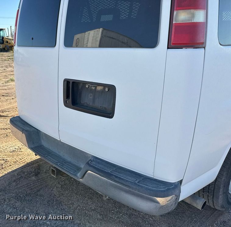 image for item EJ3053 2007 Chevrolet  Express 3500 van