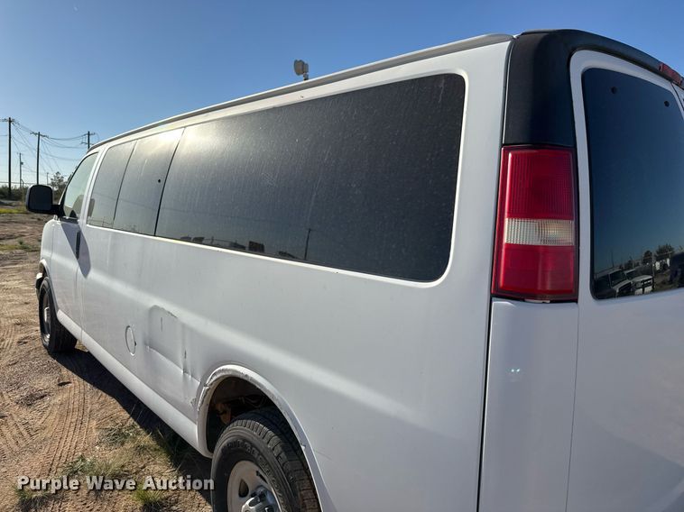 image for item EJ3053 2007 Chevrolet  Express 3500 van