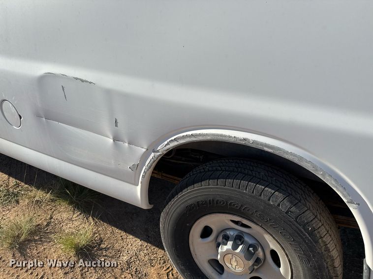 image for item EJ3053 2007 Chevrolet  Express 3500 van