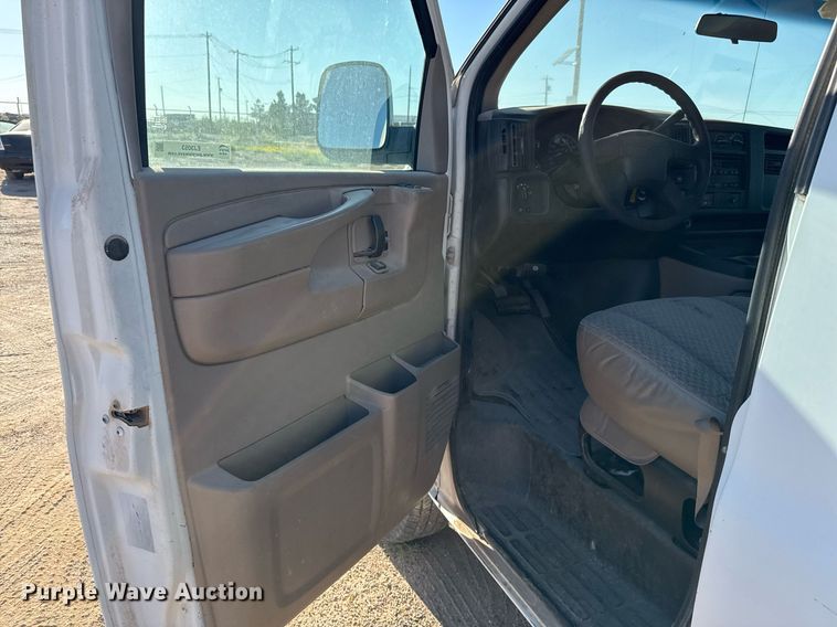 image for item EJ3053 2007 Chevrolet  Express 3500 van