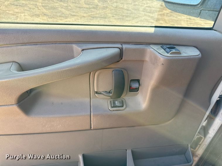 image for item EJ3053 2007 Chevrolet  Express 3500 van